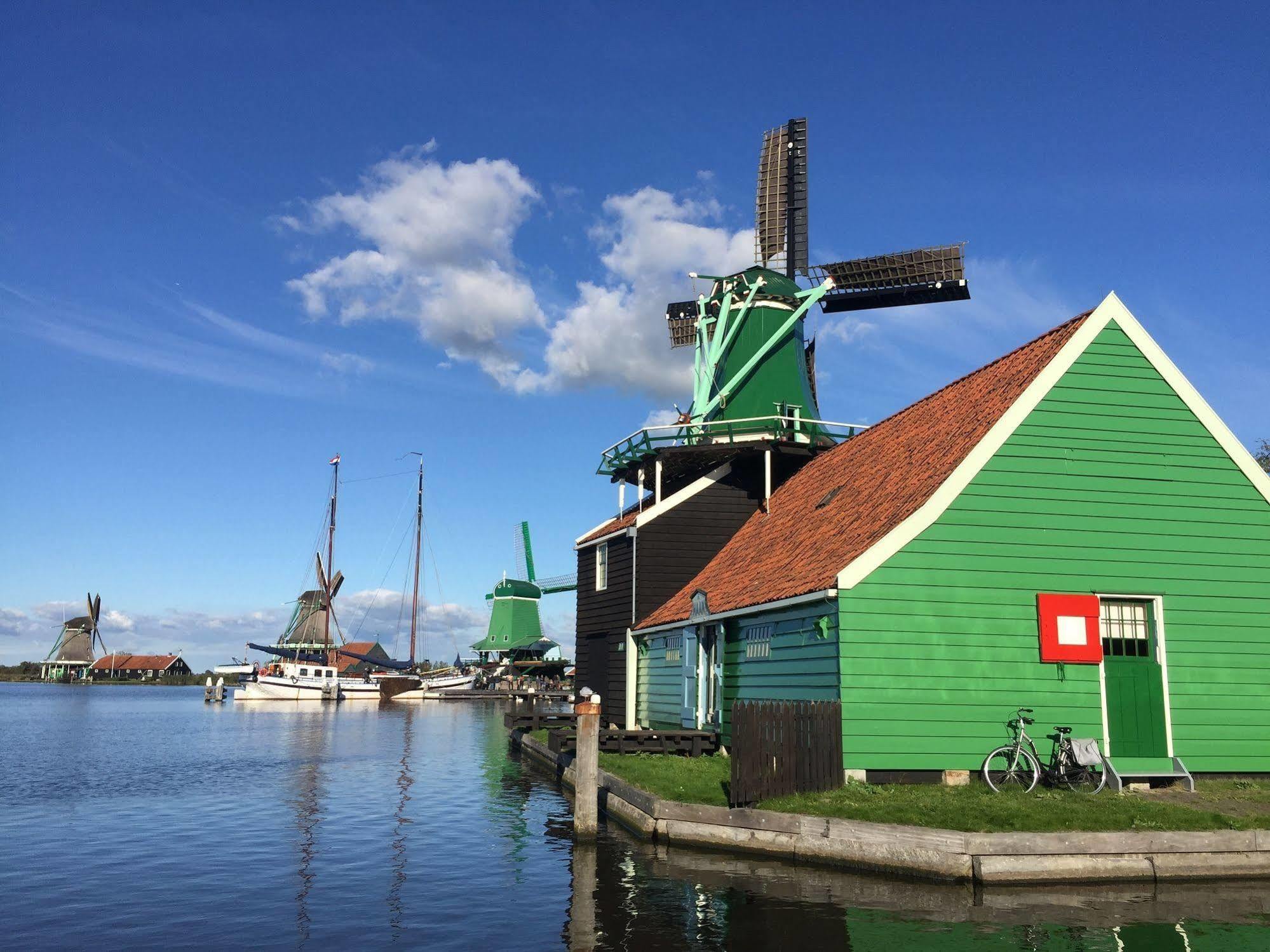 HEERLIJCK SLAAPEN OP DE ZAANSE SCHANS | ⋆⋆⋆ | ZAANDAM, NETHERLANDS | SEASON  DEALS FROM €128